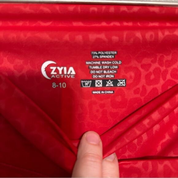 ZYia Red Leopard Scrunch Butt Leggings size 8-10 - Picture 6 of 7